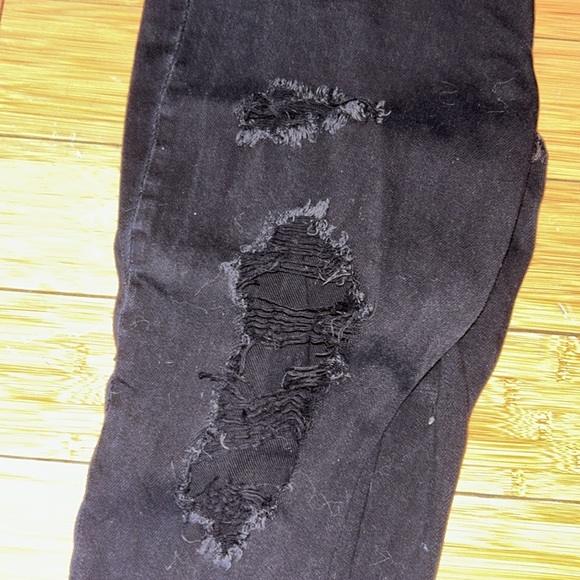 black Aeropostale mom jeans, size 4 women’s, runs a little small - Picture 3 of 4